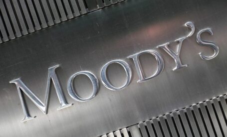 Moody’s: Ένα βήμα πριν την επενδυτική βαθμίδα η Ελλάδα – Διατήρησε αμετάβλητη την αξιολόγηση στο Ba1