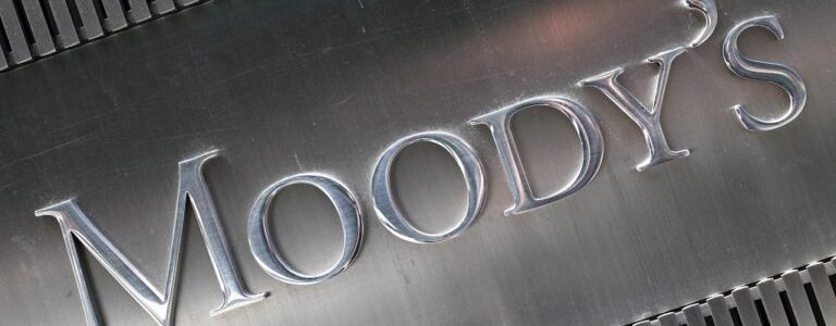 Moody’s: Ένα βήμα πριν την επενδυτική βαθμίδα η Ελλάδα – Διατήρησε αμετάβλητη την αξιολόγηση στο Ba1