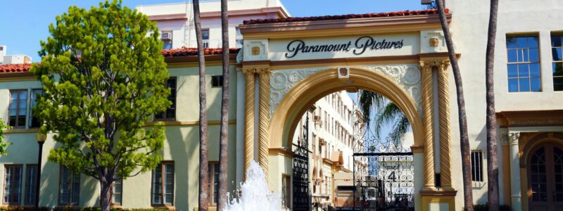 WSJ: Προσφορά «μαμούθ» 11 δισ. δολαρίων για την εξαγορά της Paramount από την εταιρεία διαχείρισης κεφαλαίων "Apollo"