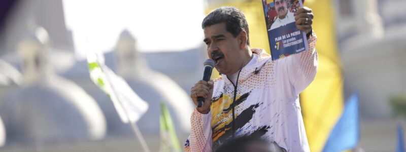 Βενεζουέλα: Ο Μαδούρο κατέθεσε υποψηφιότητα για τις εκλογές – Η υποψήφια της αντιπολίτευσης καταγγέλλει ότι την εμποδίζουν να εγγραφεί