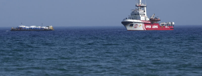 Δεύτερο φορτίο με περίπου 400 τόνους επισιτιστικής βοήθειας για τη Γάζα απέπλευσε από κυπριακό λιμάνι