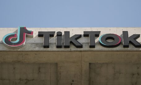 Κίνα: Οι ΗΠΑ «θα πυροβολήσουν τα πόδια τους» αν απαγορεύσουν το TikTok