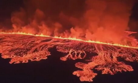 Σε κατάσταση έκτακτης ανάγκης η νότια Ισλανδία λόγω νέας ηφαιστειακής έκρηξης- Εντυπωσιακές εικόνες με ποτάμια λάβας