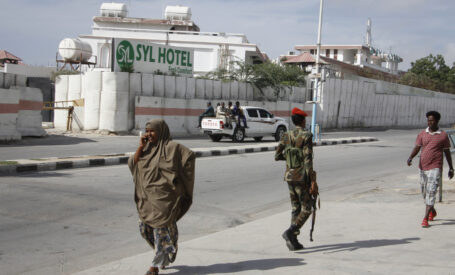 Σομαλία: Ένοπλη επίθεση της Σεμπάμπ σε πολυτελές ξενοδοχείο – Άγνωστος ο αριθμός των θυμάτων