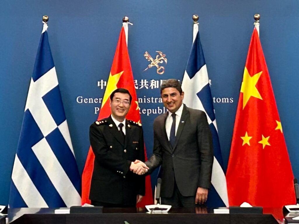 Ορόσημο στην ανάπτυξη της ελληνοκινεζικής συνεργασίας η επίσκεψη Αυγενάκη στο Πεκίνο, σύμφωνα με τον υφυπουργό Τελωνείων Zhao Zenglian