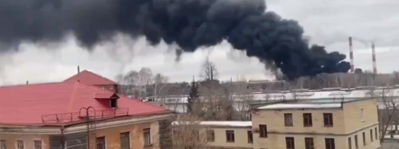 Ρωσία: Πυρκαγιά ξέσπασε σε εργοστάσιο στην Γεκατερίνμπουργκ