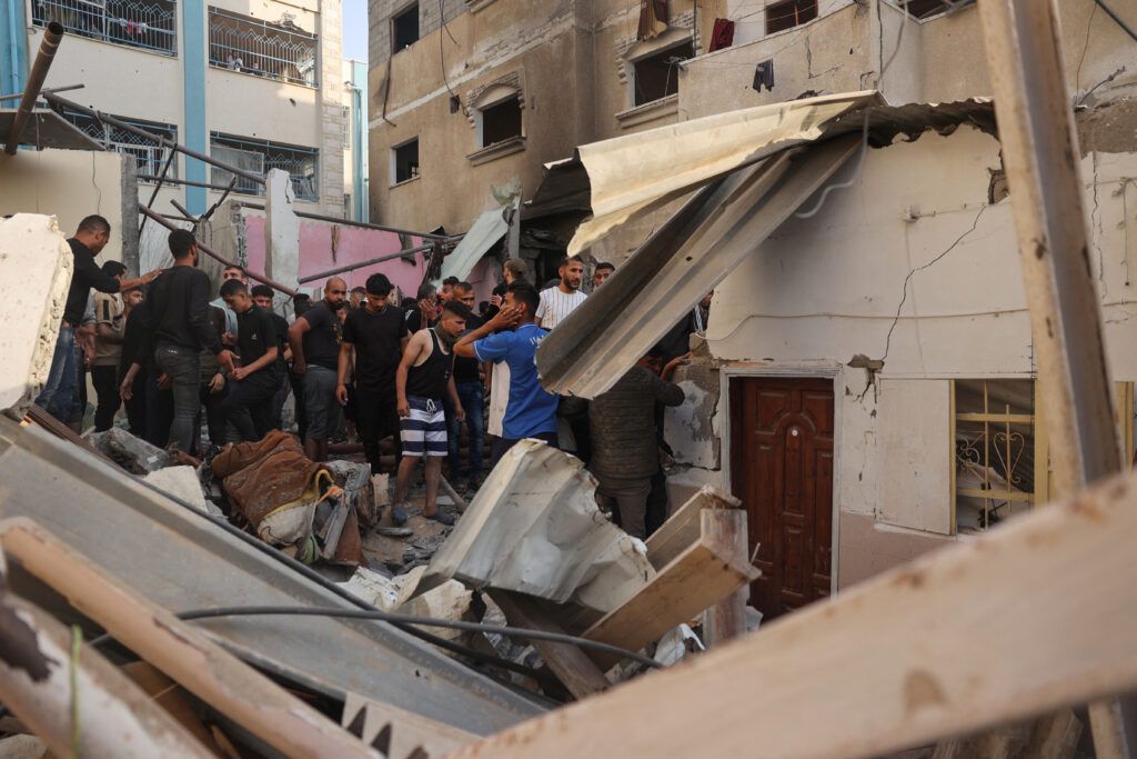Πολύνεκροι βομβαρδισμοί στη Ράφα σε αντίποινα για το θάνατο 3 Ισραηλινών στρατιωτών – Διπλωματικός πυρετός σε Κάιρο και Ντόχα