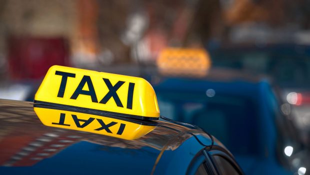 Κρήτη: Συνελήφθησαν οδηγοί ταξί που χρέωσαν διπλή ταρίφα σε τουρίστες
