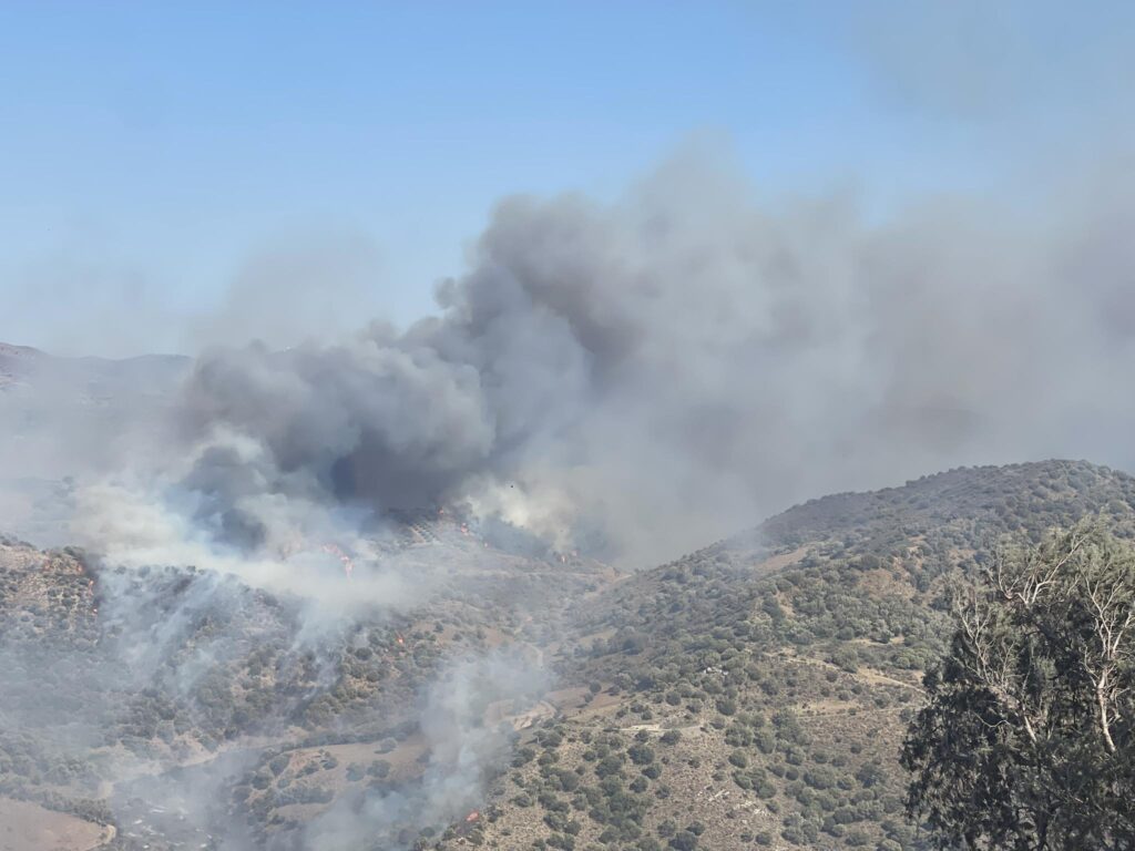 Φωτιά στο Αμάρι Ρεθύμνου: Μία ανάσα από την Αγία Παρασκευή οι φλόγες – Εκκενώνεται τρίτο χωριό με νέο 112 (video)