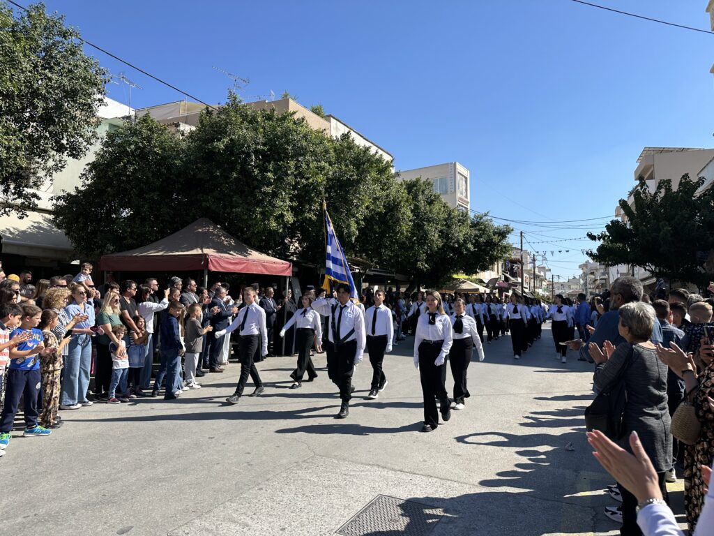 Οι Μοίρες τίμησαν την επέτειο του “ΟΧΙ”: Με λαμπρότητα και περηφάνια η μαθητική παρέλαση