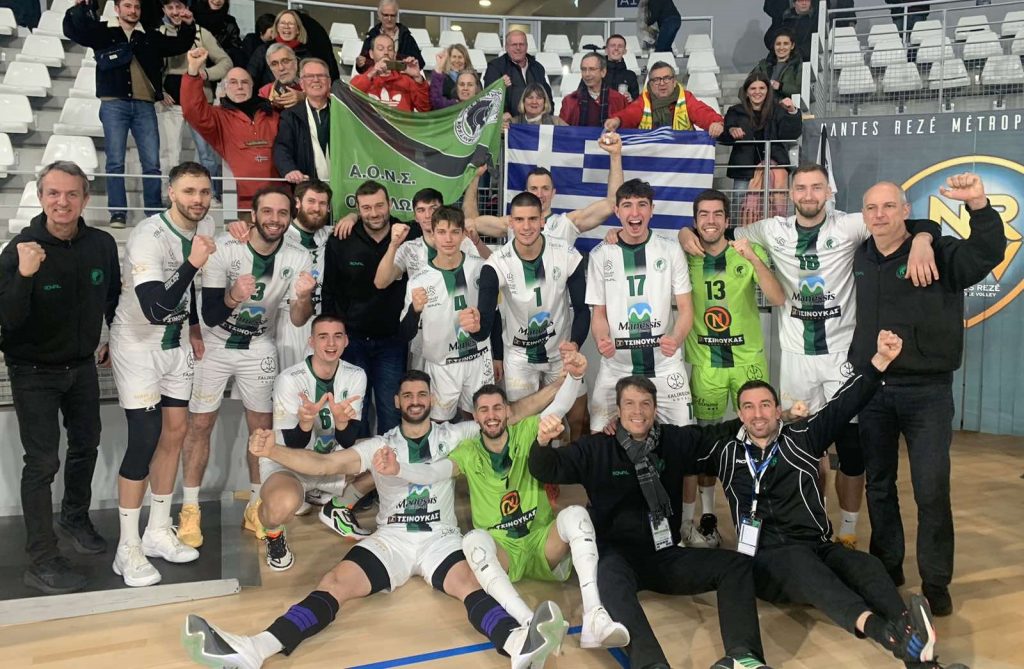 Πάει ο παλιός ο χρόνος, με νύχτες μαγικές και ονειρεμένες…