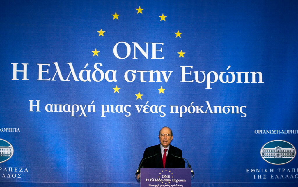 Με τιμές εν ενεργεία πρωθυπουργού την Πέμπτη η κηδεία του Κώστα Σημίτη – Τετραήμερο εθνικό πένθος για τον θάνατό του