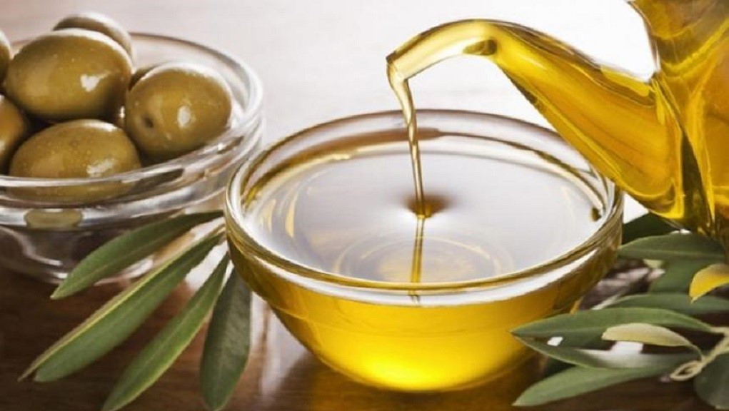 Κατρακυλά η τιμή του λαδιού