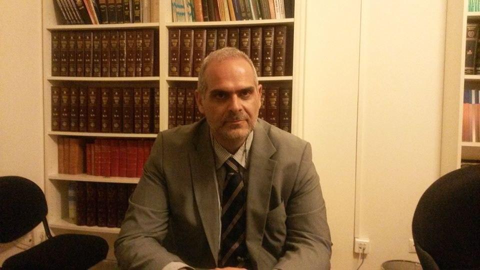εικόνα που δείχνει τον έτερο συνήγορο της κατηγορουμένης, Νίκο Ρουσσόπουλο