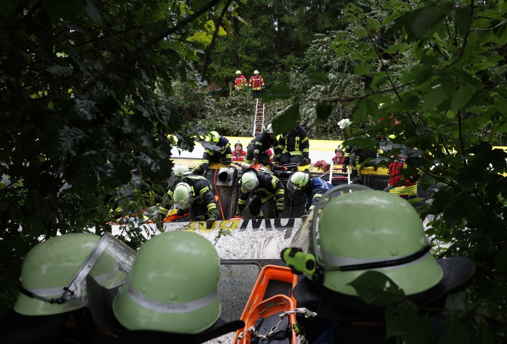 Εκτροχιάστηκε αμαξοστοιχία στη Γερμανία – Αναφορές για νεκρούς και τραυματίες