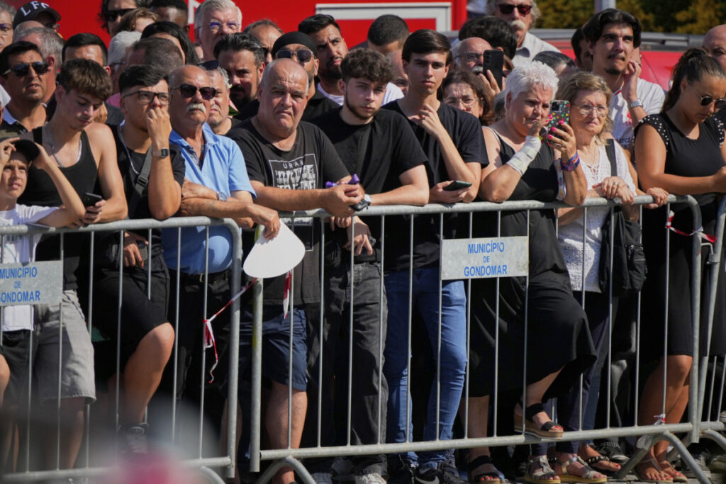 Συγκίνηση στην Πορτογαλία: Πλήθος κόσμου στην κηδεία του Ντιόγκο Ζότα (live)