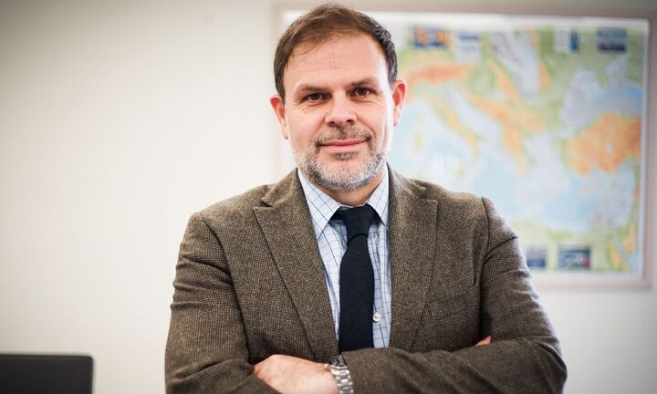 φωτογραφία στην οποία απεικονίζεται ο Άρης Στεφάτος, διευθύνων σύμβουλος της ΕΔΕΥΕΠ