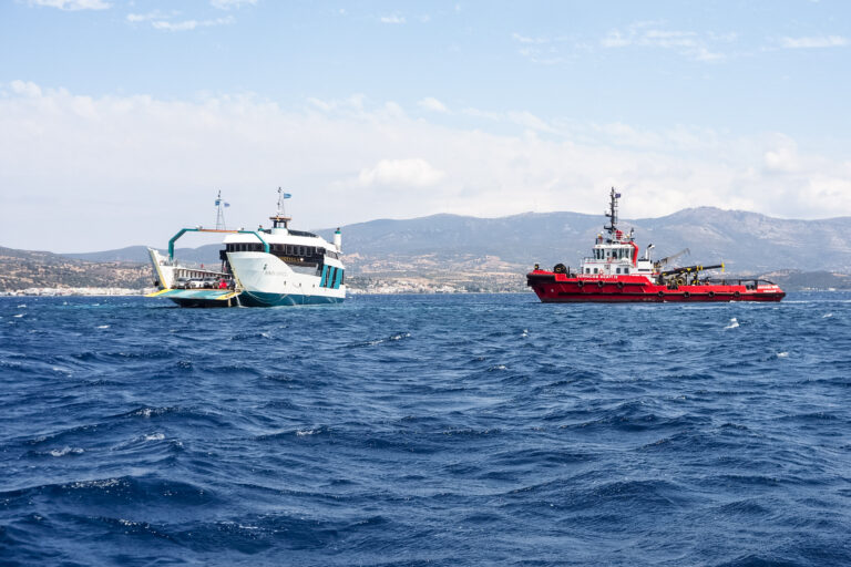 Φέρι μποτ: Ρήγμα 20 μέτρων εντόπισαν οι δύτες στο πλοίο – Αναμένεται σχέδιο αποκόλλησης και ρυμούλκησης