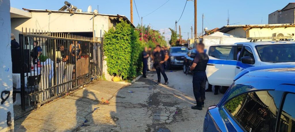 Ασπρόπυργος: Καταιγισμός πυρών και 17 συλλήψεις – Βίντεο ντοκουμέντο από την επιχείρηση της ΕΛΑΣ