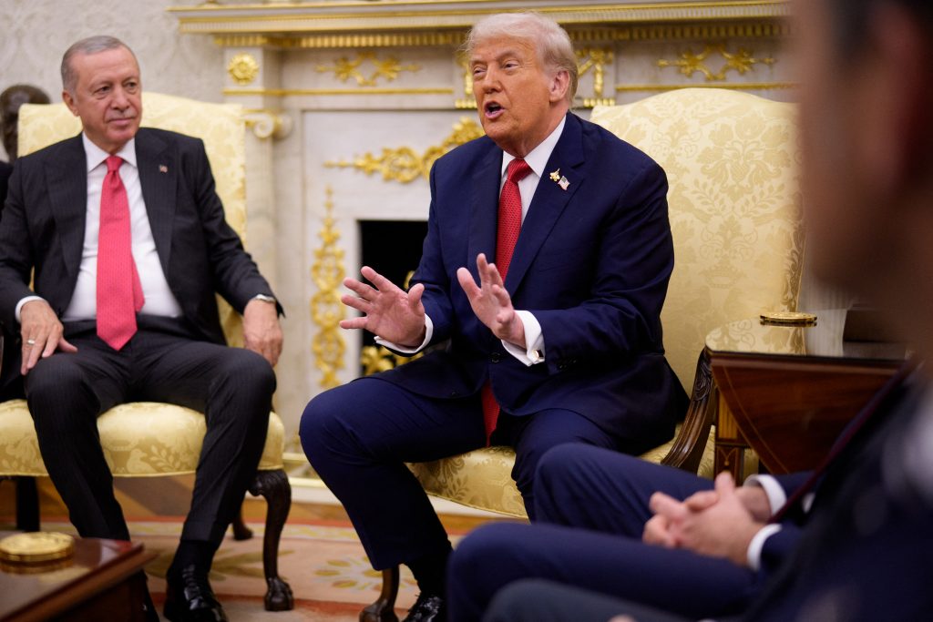 Η πρώτη αποτίμηση της συνάντησης Τραμπ με Ερντογάν: Οι «βαριές» συμφωνίες, το «παζάρι» για τα F-35 και η Θεολογική Σχολή της Χάλκης