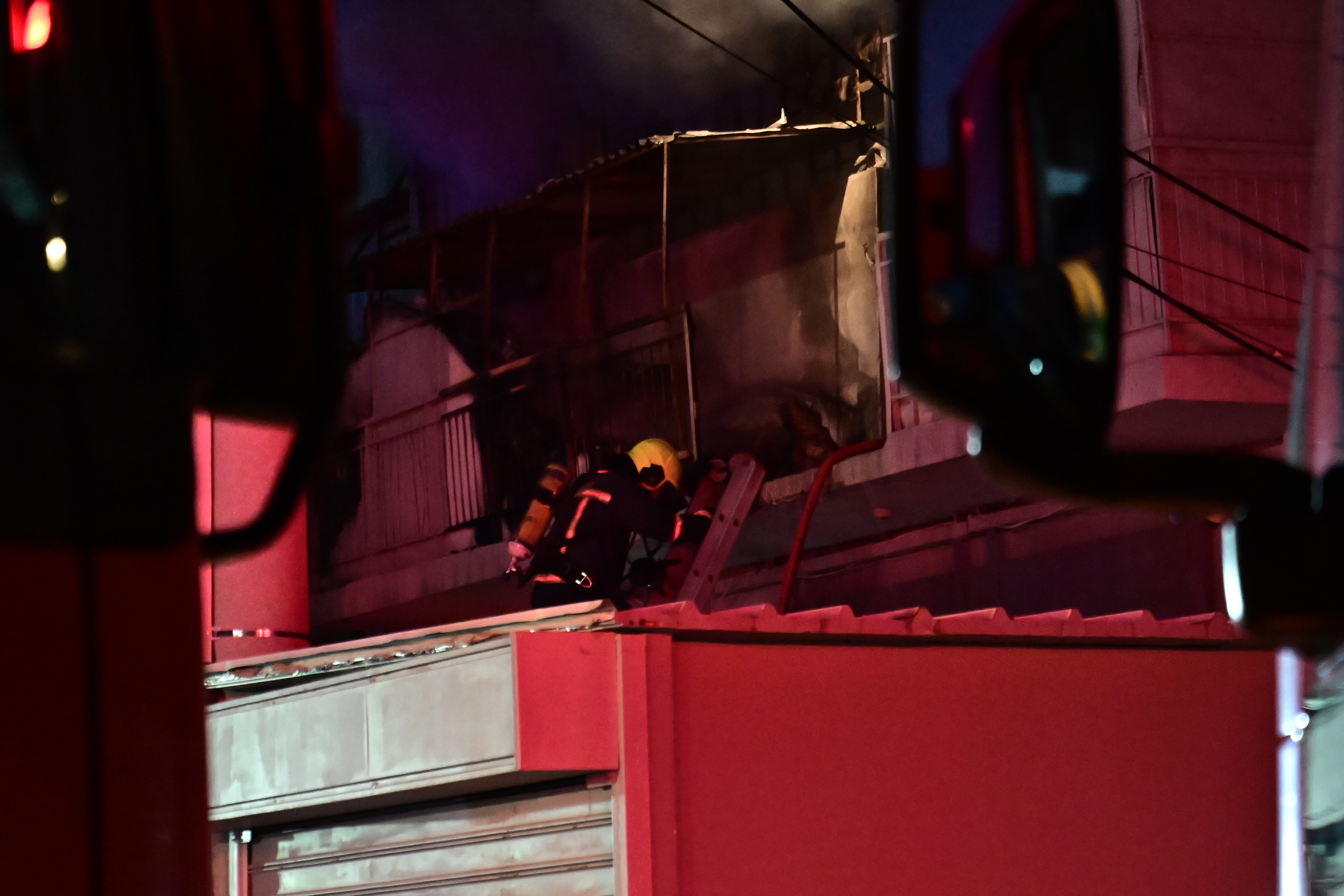 Φωτιά σε επιχείρηση στο Περιστέρι