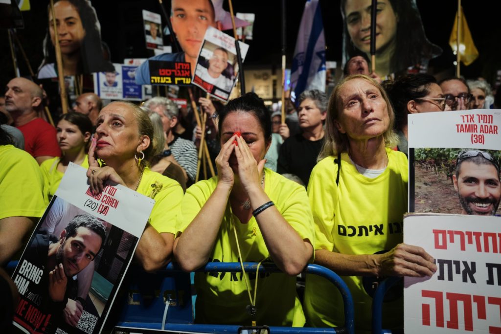Οργή και αγωνία στο Ισραήλ: Διαδηλώσεις στο Τελ Αβίβ για τον τερματισμό του πολέμου στη Γάζα – Έκκληση σε Τραμπ για τους ομήρους