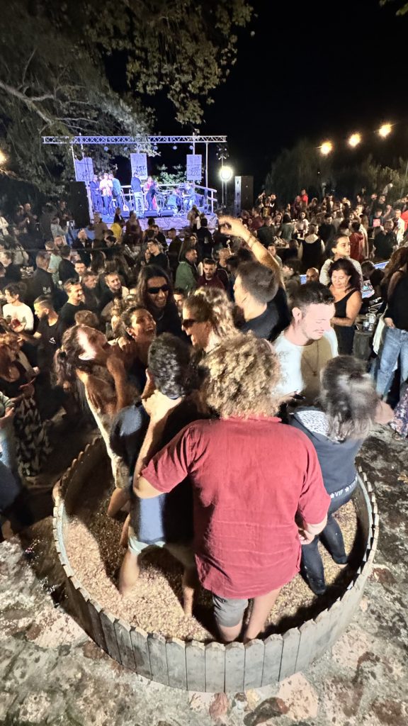 HELIDONA HARDCORE: Ένα μοναδικό Φεστιβάλ Τρύγου μετά μουσικής στα βουνά της Ευρυτανίας
