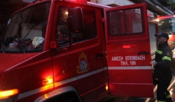 Ηράκλειο: “Λαμπάδιασαν” 4 σταθμευμένα αυτοκίνητα