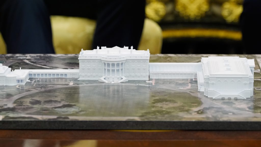 Ο Λευκός Οίκος απέλυσε την επιτροπή Καλών Τεχνών – Θα επανεξέταζε τα κατασκευαστικά έργα του Τραμπ