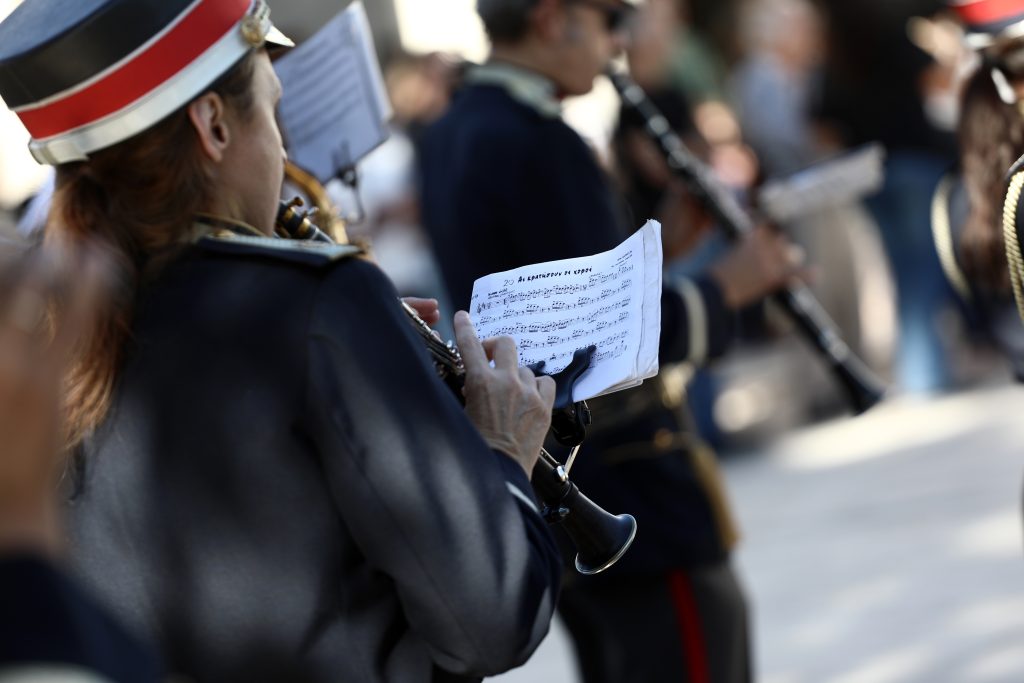 Κηδεία Σαββόπουλου: «Ας κρατήσουν οι χοροί» και «Μη μιλάς άλλο για αγάπη» στο τελευταίο αντίο – Δείτε βίντεο
