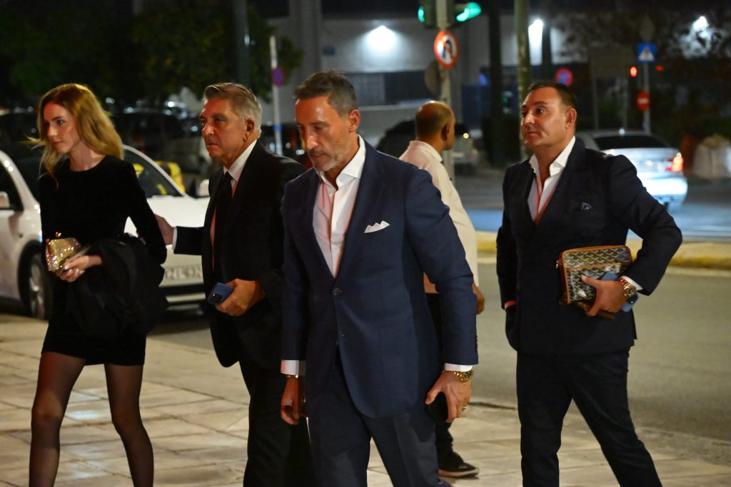 Η εμφάνιση της Κίμπερλι Γκίλφοϊλ σε ιδιωτική μουσική εκδήλωση με τον Κωνσταντίνο Αργυρό – Οι λαμπερές αφίξεις