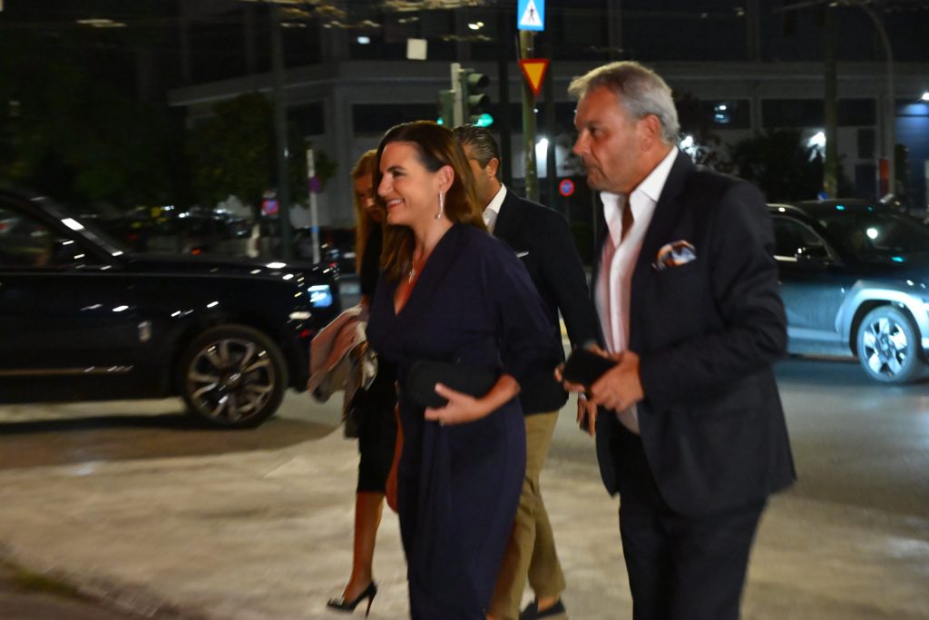 Η εμφάνιση της Κίμπερλι Γκίλφοϊλ σε ιδιωτική μουσική εκδήλωση με τον Κωνσταντίνο Αργυρό – Οι λαμπερές αφίξεις