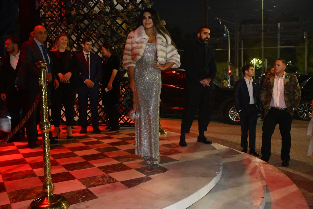 Η εμφάνιση της Κίμπερλι Γκίλφοϊλ σε ιδιωτική μουσική εκδήλωση με τον Κωνσταντίνο Αργυρό – Οι λαμπερές αφίξεις