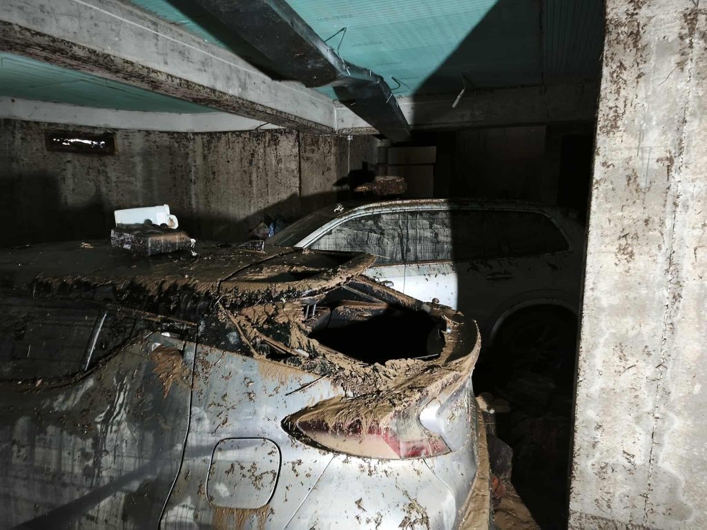 Σφοδρή κακοκαιρία σε Μεγαλόπολη, Καλαμάτα, Βόνιτσα και Αττική: Δύο άτομα παρασύρθηκαν και πέντε αυτοκίνητα εγκλωβίστηκαν, ανάμεσά τους μία έγκυος