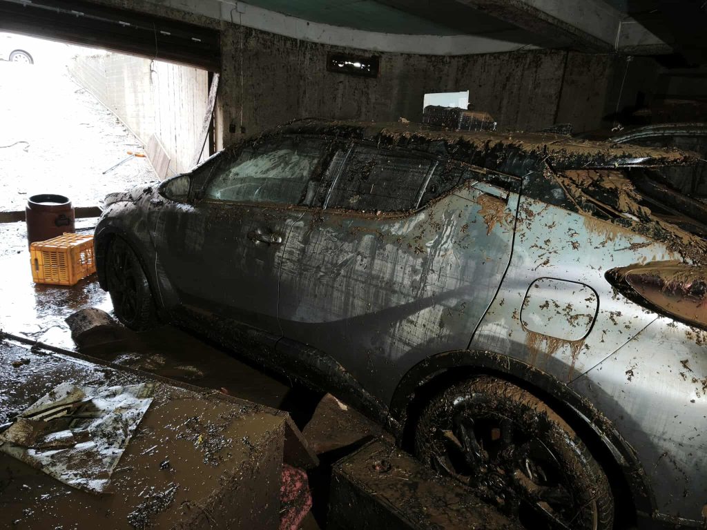 Σφοδρή κακοκαιρία σε Μεγαλόπολη, Καλαμάτα, Βόνιτσα και Αττική: Δύο άτομα παρασύρθηκαν και πέντε αυτοκίνητα εγκλωβίστηκαν, ανάμεσά τους μία έγκυος