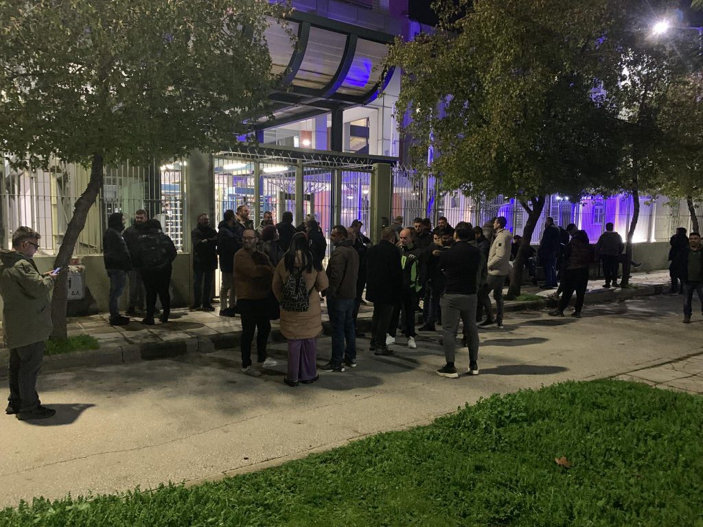 Ένταση και επεισόδια την πρώτη ημέρα των αγροτικών κινητοποιήσεων – Συλλήψεις και διαμαρτυρίες στη Νίκαια Λάρισας