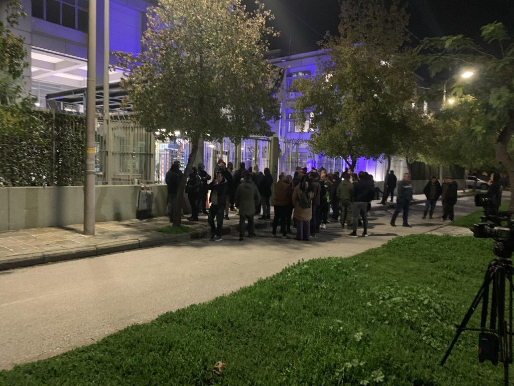 Ένταση και επεισόδια την πρώτη ημέρα των αγροτικών κινητοποιήσεων – Συλλήψεις και διαμαρτυρίες στη Νίκαια Λάρισας