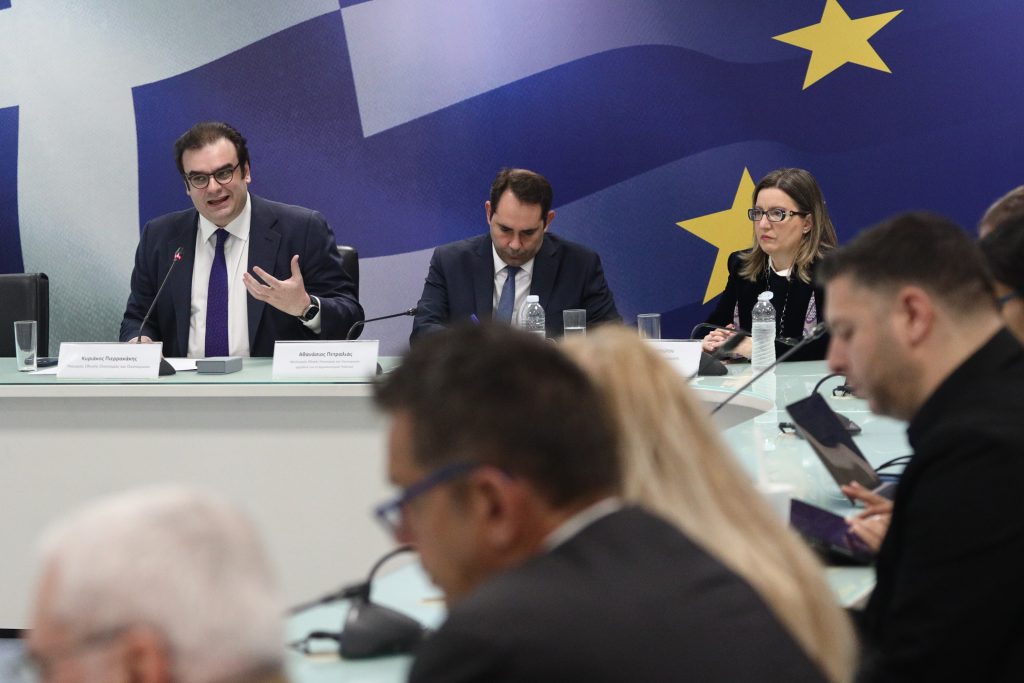 Προϋπολογισμός 2026: Οι αλλαγές που έρχονται σε φόρους, μισθούς και συντάξεις