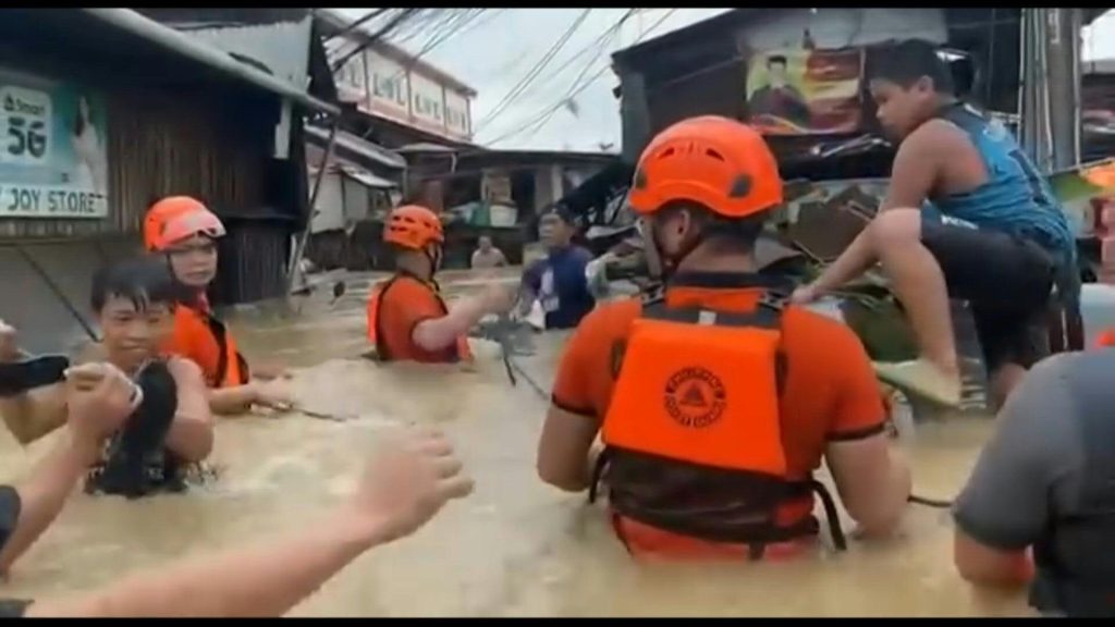 Φιλιππίνες: Ο αριθμός των νεκρών από τον τυφώνα Καλμάγκι ξεπέρασε τους 90 – «Άνευ προηγουμένου» οι πλημμύρες στη Σεμπού (video)