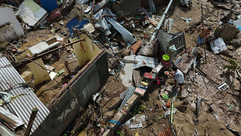 Φιλιππίνες: Ο αριθμός των νεκρών από τον τυφώνα Καλμάγκι ξεπέρασε τους 90 – «Άνευ προηγουμένου» οι πλημμύρες στη Σεμπού (video)