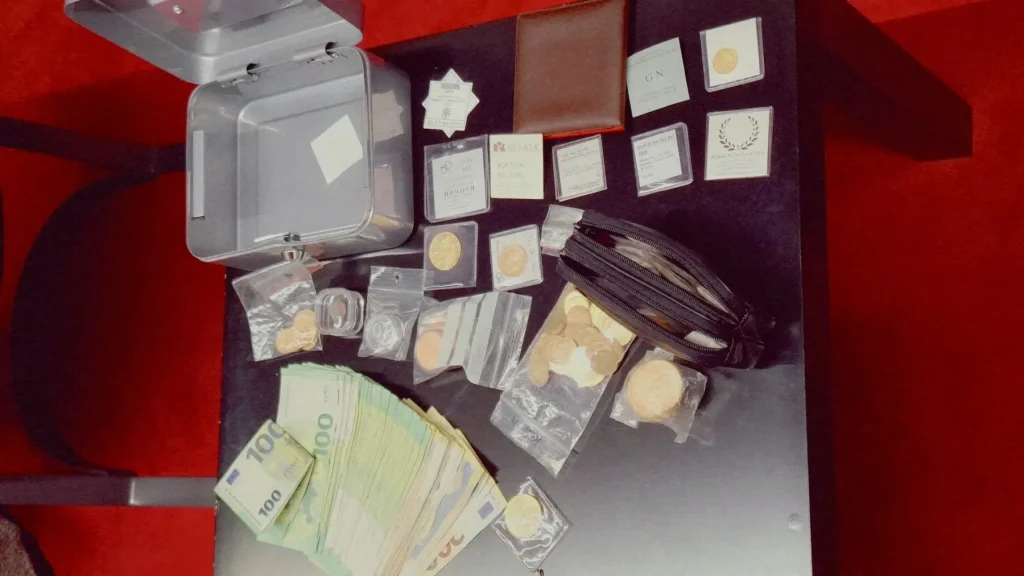 Η Europol εξάρθρωσε μεγάλο διεθνές δίκτυο αρχαιοκαπηλίας – 60χρονος Έλληνας έκρυβε σπίτι του αρχαιολογικό θησαυρό