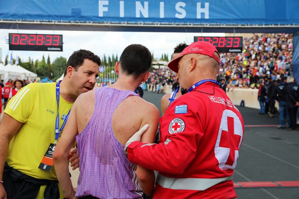 Ο Ελληνικός Ερυθρός Σταυρός αντιμετώπισε επιτυχώς 1.320 έκτακτα περιστατικά στον Μαραθώνιο