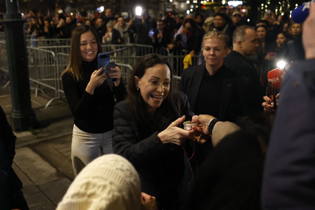 Από τις «σκιές» του Καράκας στο «φως» του Όσλο – Πώς η Μαρία Κορίνα Ματσάδο απέδρασε από τη Βενεζουέλα για να παραλάβει το Νόμπελ της