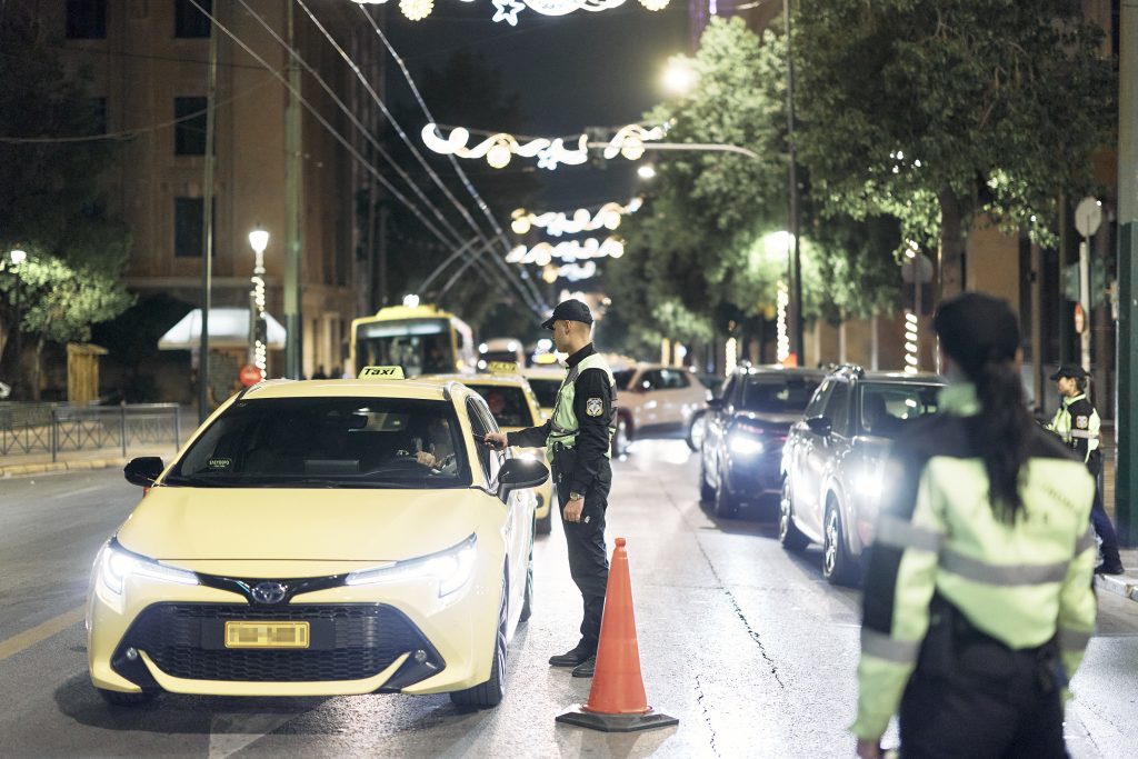 Επίσκεψη Μητσοτάκη σε σημείο διενέργειας αλκοτέστ