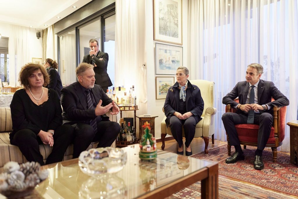 Συνάντηση Μητσοτάκη με τον πρόεδρο του Ισραήλ, Ισαάκ Χέρτζογκ – Επισκέφθηκαν την οικογένεια του Ιωνά Καρούση