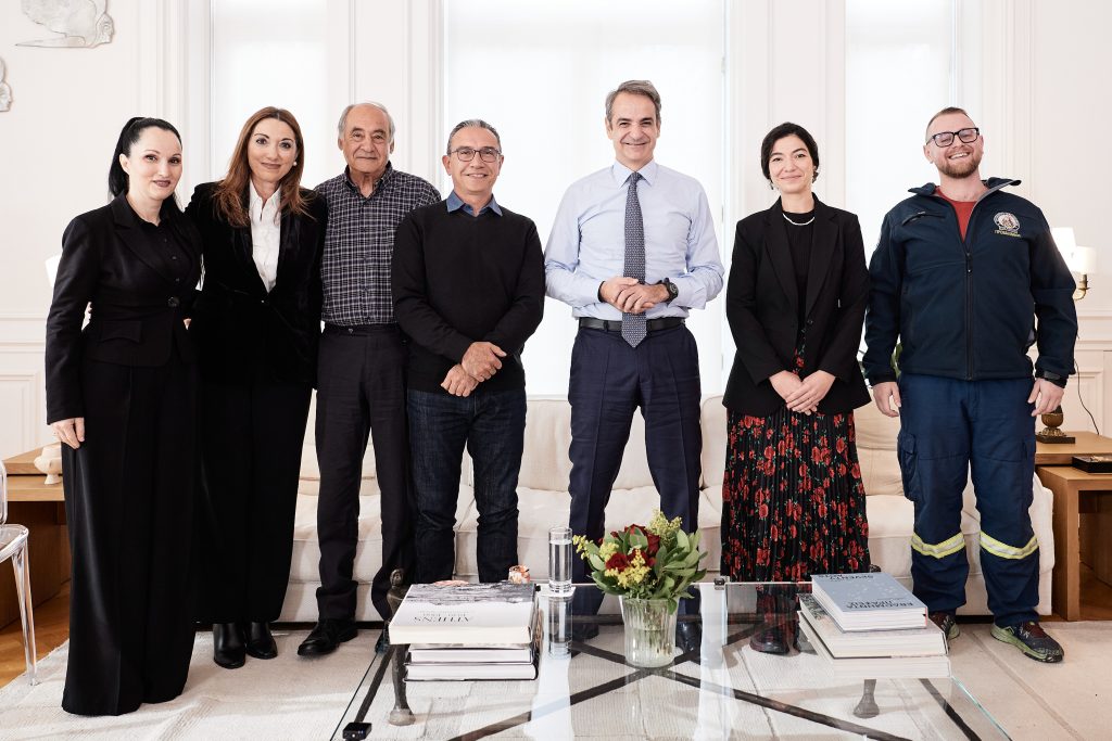 Με εθελοντές συναντήθηκε ο Κυριάκος Μητσοτάκης: «Οι ιστορίες προσφοράς μας δίνουν μεγάλη δύναμη»