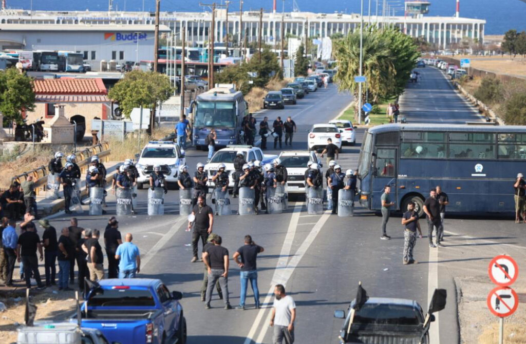 Αγροτοκτηνοτρόφοι: ”Παραλύει” η Κρήτη  από την Δευτέρα – Αγροτικά μπλόκα σε λιμάνια και αεροδρόμια!