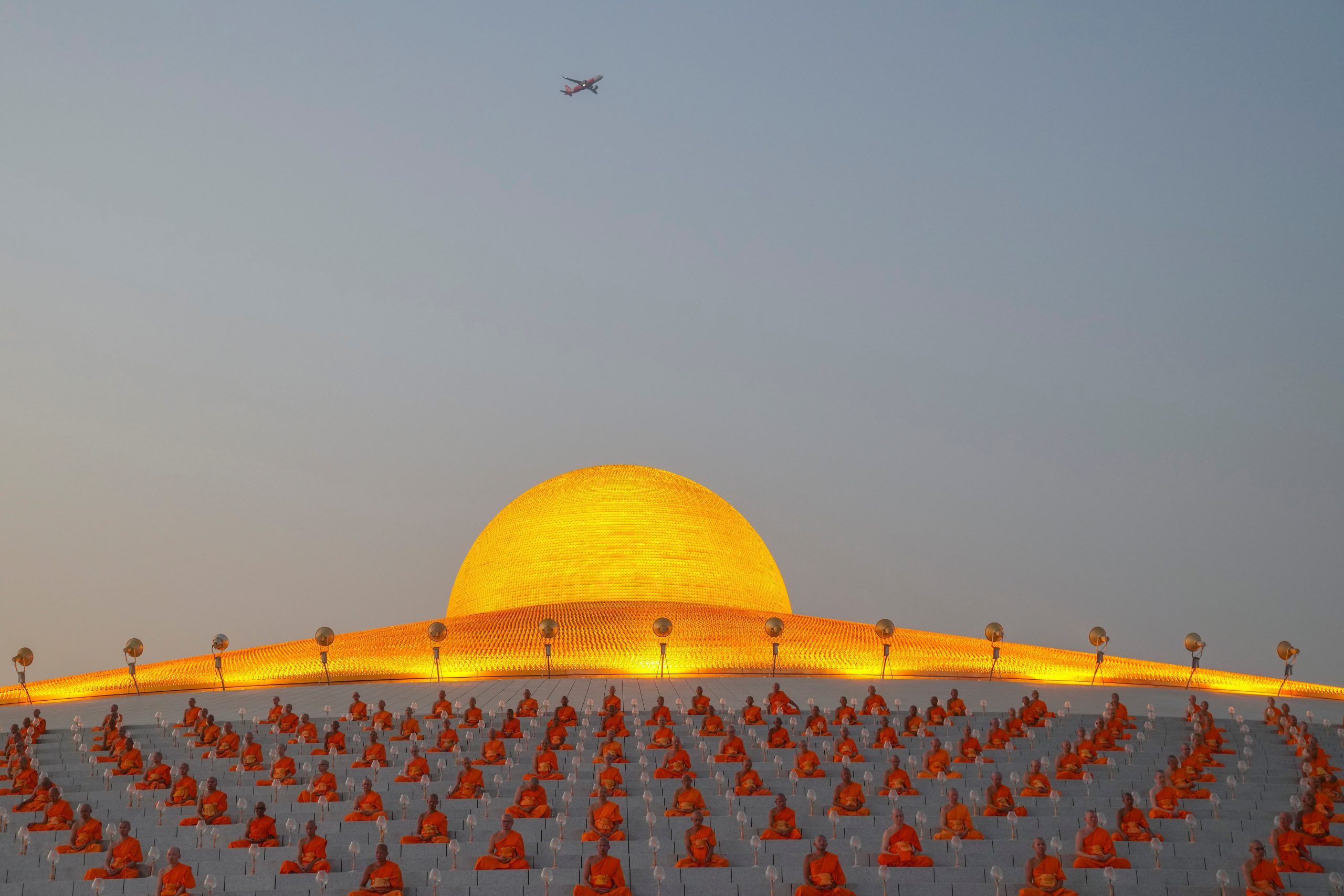 Από περιστέρια στον αέρα μέχρι συγκλονιστικές σκηνές από όλο τον κόσμο: Οι 12 πιο εντυπωσιακές φωτογραφίες του 2025