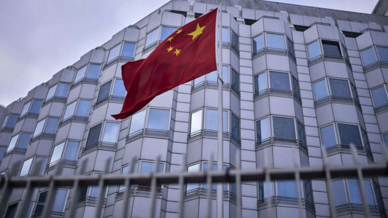 Η Κίνα ωθεί την Ευρωπαϊκή Ένωση προς πιο «επιθετικά» εμπορικά μέτρα – Τι αναφέρει σε έκθεσή του το Εμπορικό Επιμελητήριο