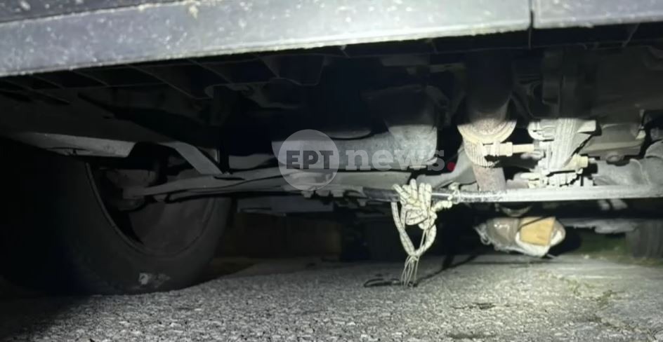 Καλύβια: Στο σασί είχε τοποθετηθεί ο εμπρηστικός μηχανισμός – Αποκλειστικές φωτογραφίες του ΕΡΤnews